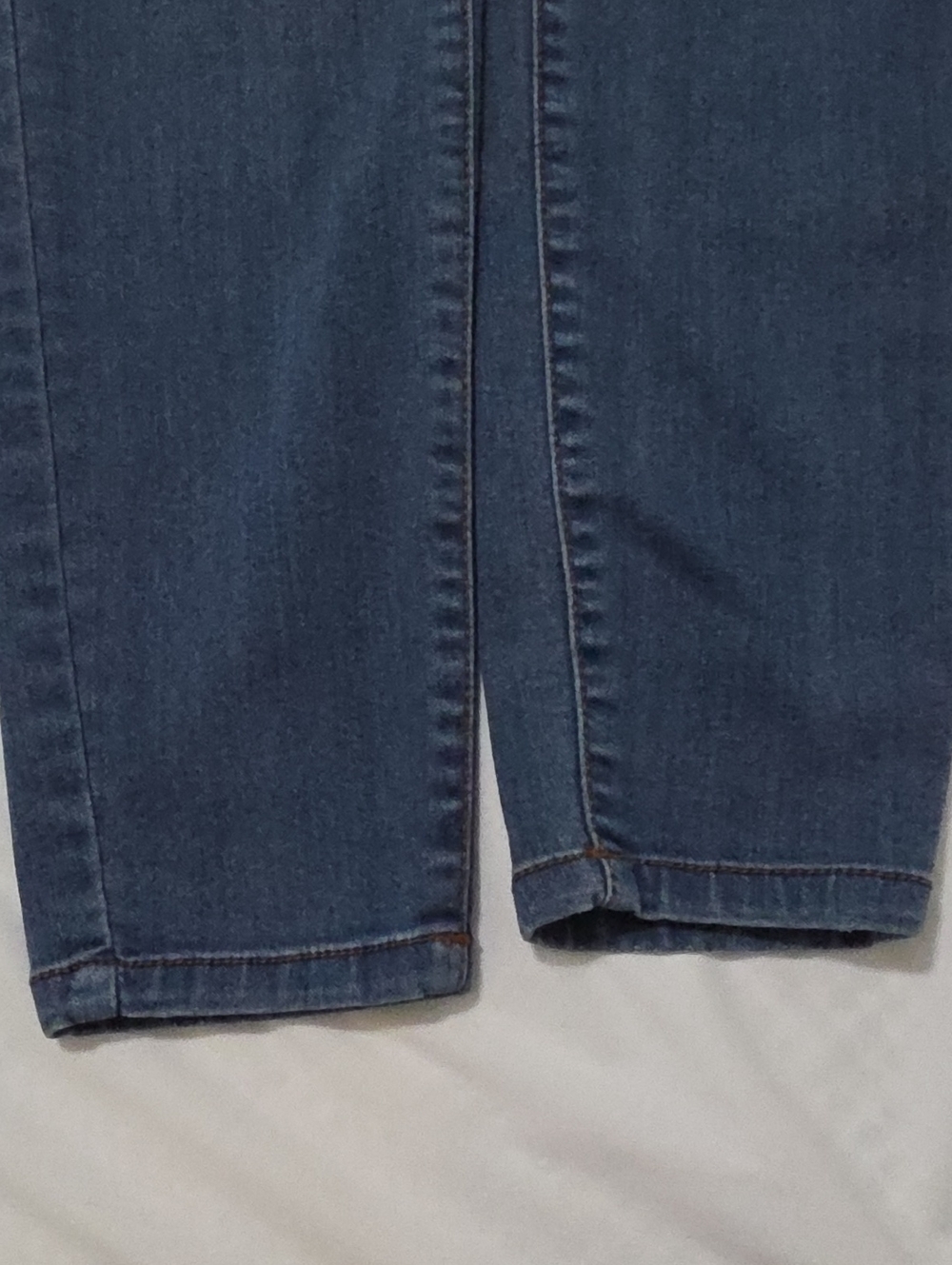 Guess Mid Rise Skinny Jeans - Picture 2 of 6